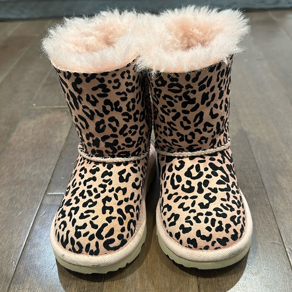 Girls UGGS | 7